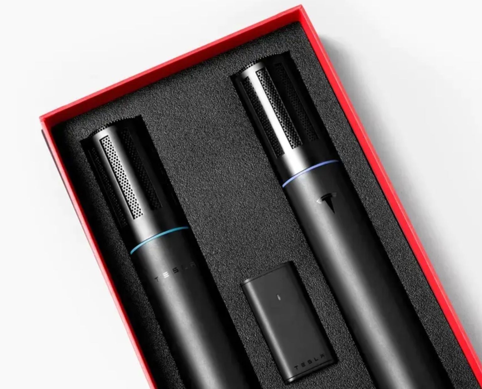 Imagem relacionada a Tesla na China vende microfone para karaokê no carro