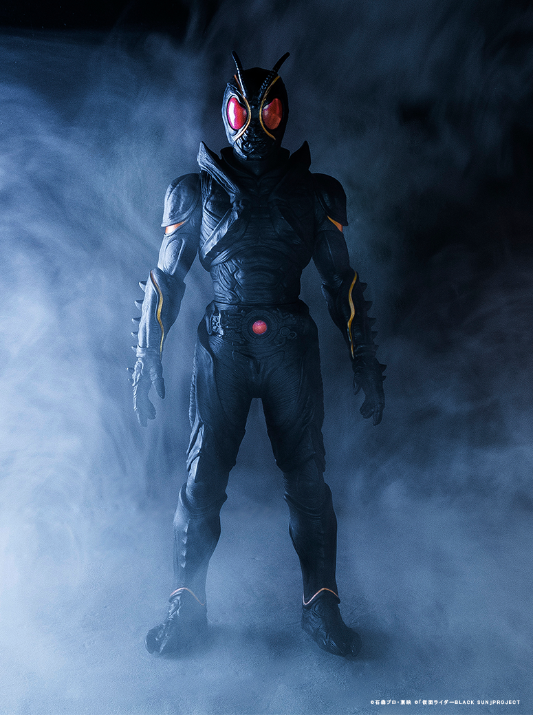 Imagem relacionada a Encare o Kamen Rider BLACK SUN nesta foto frontal
