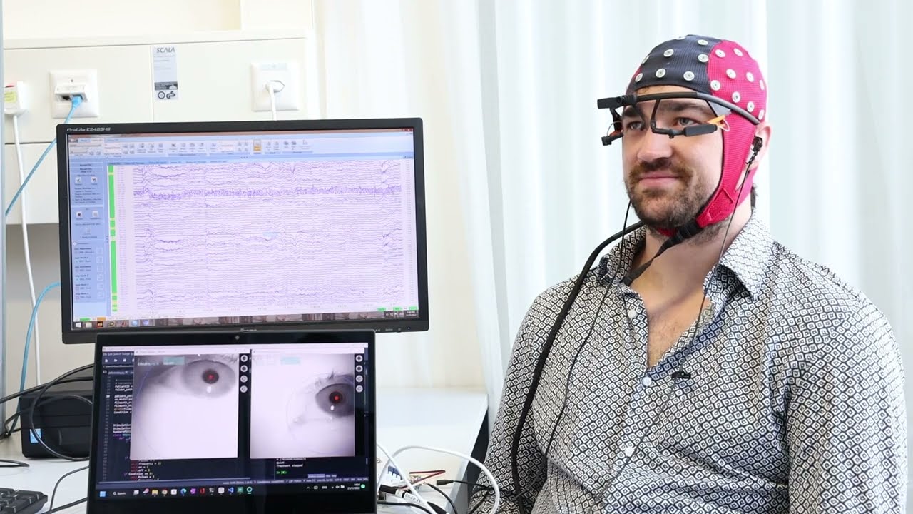 Earpiece that speeds up recovery after a stroke