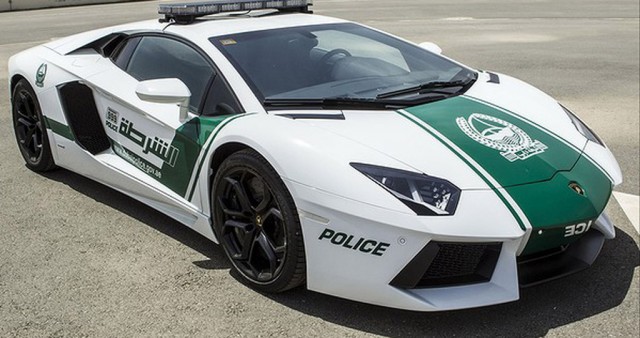 lamborghini-aventador-police-car-2