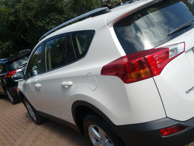 Imagem relacionada a Review AutoBlog: Dirigimos o Novo Toyota RAV4 2013!