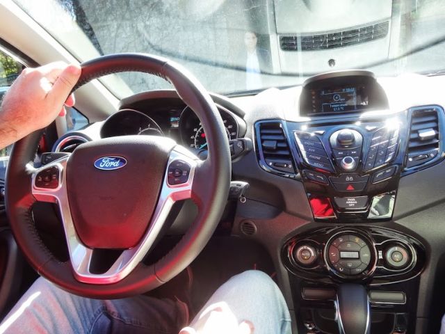 Imagem relacionada a Review: Ford New Fiesta Sedan 2014