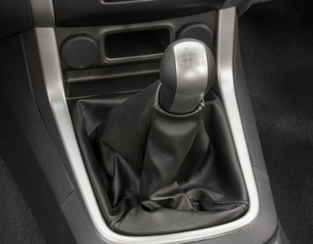 2014-Chevrolet-S10-GM-Brazil-079-medium