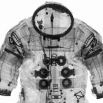 Imagem relacionada a Raio X revela o interior dos trajes espaciais da NASA
