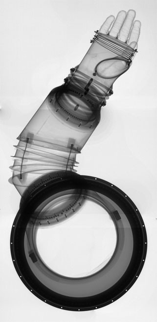 traje-espacial-raio-x-5