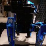 Imagem relacionada a Confira este robô de combate de 2 metros de altura em ação