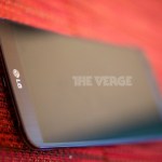 Imagem relacionada a LG G Flex com tela curvada aparece em fotos e vídeo