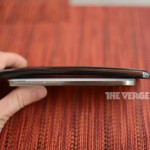 Imagem relacionada a LG G Flex com tela curvada aparece em fotos e vídeo