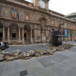 Imagem relacionada a Submarino emerge em rua de Milão, Itália