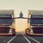 Imagem relacionada a Van Damme faz um épico split entre dois caminhões