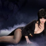Imagem relacionada a Elvira, a Rainha das Trevas, estará na Comic Con Brasil