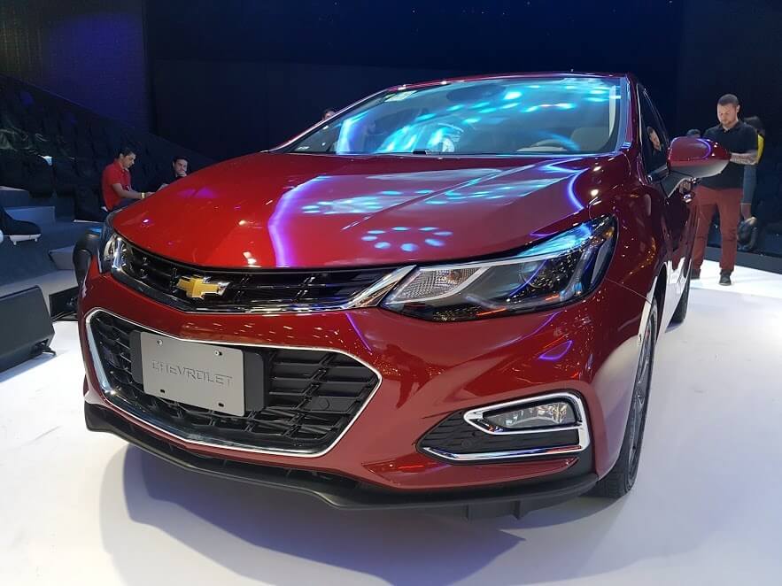 cruze-hatch-2017