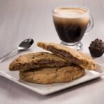 Imagem relacionada a Starbucks lança cookie recheado com Nutella