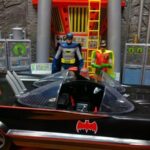 Imagem relacionada a McFarlane revela toys da série clássica Batman 66