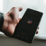 Imagem relacionada a Instagram alerta para 'fazer uma pausa' ao rolar a tela sem parar