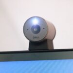 Imagem relacionada a Webcam sem fio da Dell usa ímãs para grudar em uma tela