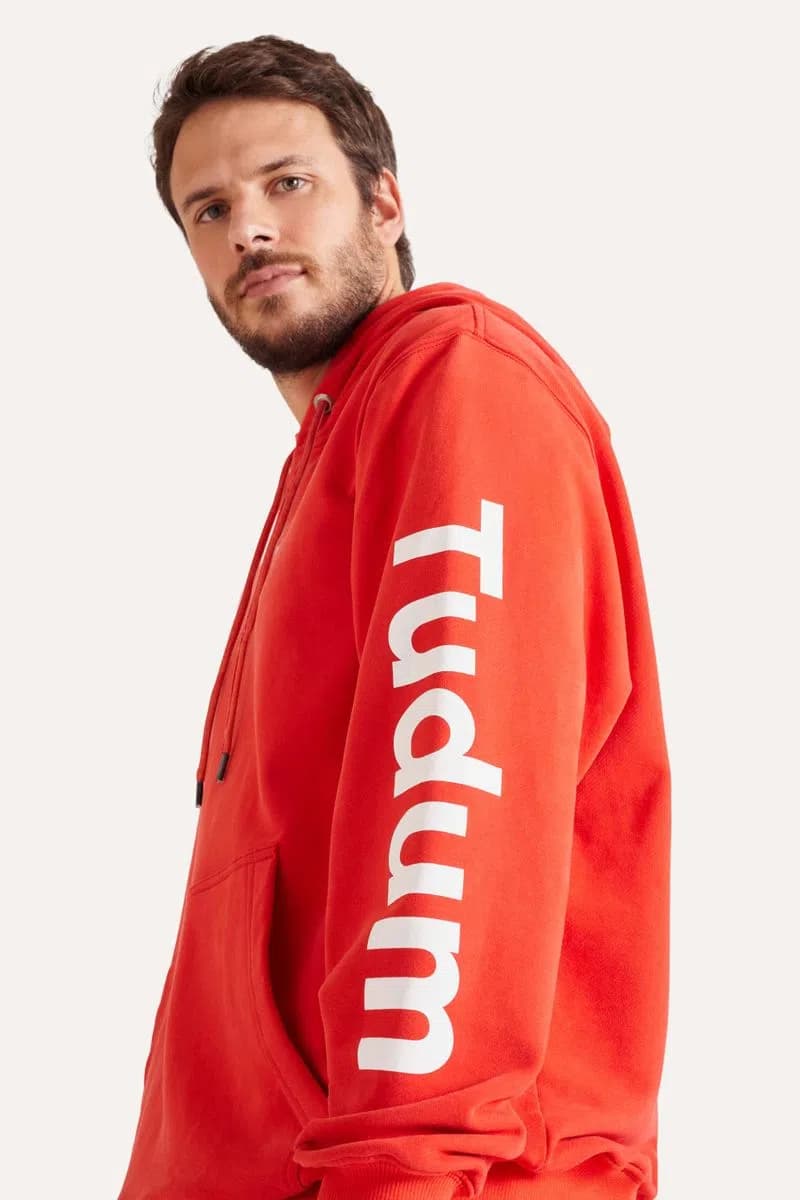 Imagem relacionada a Reserva lança linha de roupas com a Netflix