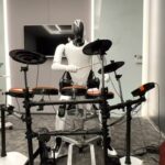 Imagem relacionada a Robô humanoide da Xiaomi consegue tocar uma bateria