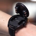 Imagem relacionada a Huawei Watch Buds: O dispositivo 2 em 1 que ganhou o prêmio 'Melhor da MWC 2023'